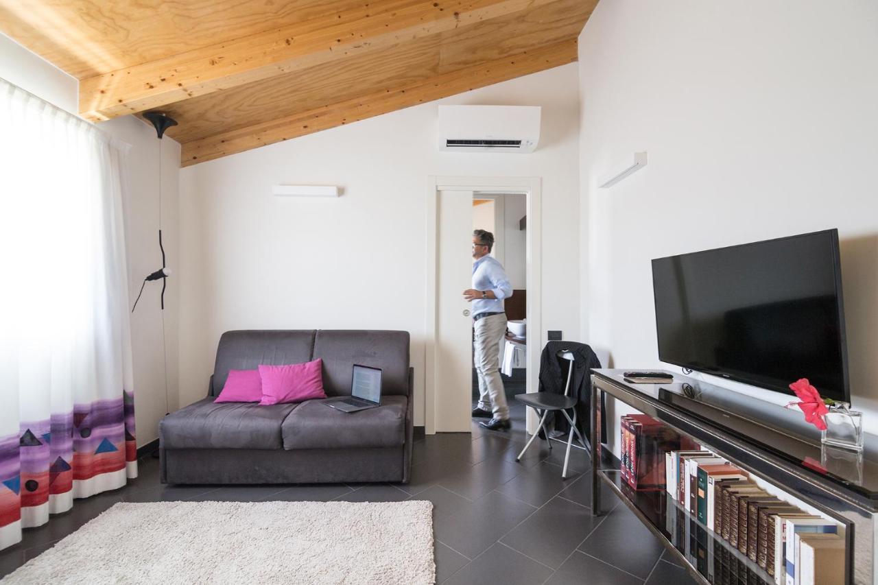 Affittacamere Foyer & 2*